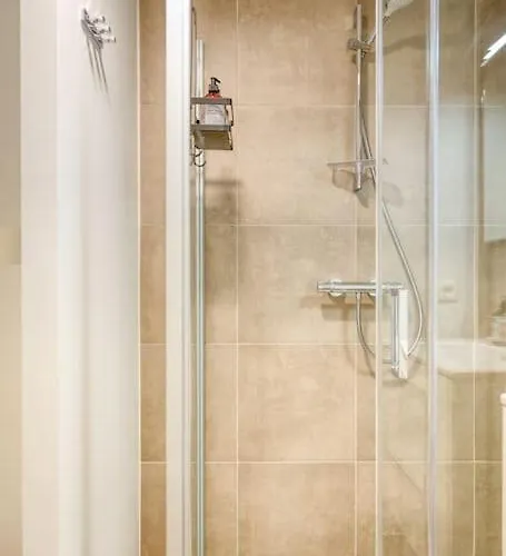 公寓 Family-friendly Beachside Retreat For 5 In *