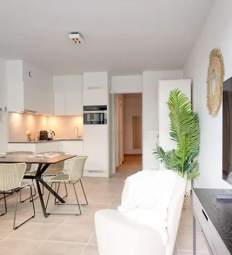 公寓 Family-friendly Beachside Retreat For 5 In *