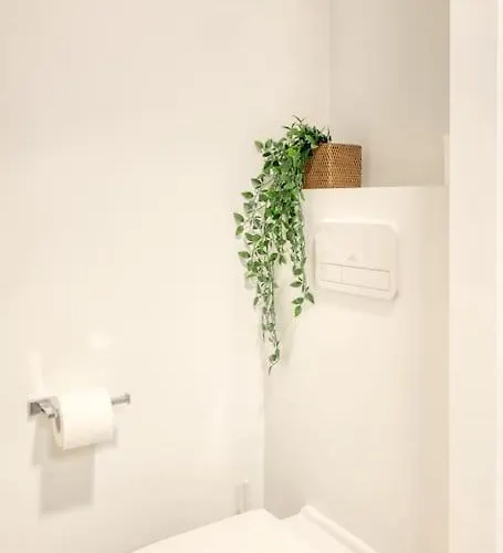 Family-friendly Beachside Retreat For 5 In 公寓 *