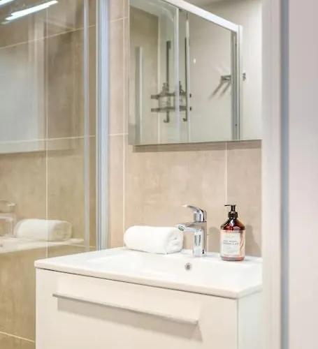 公寓 Family-friendly Beachside Retreat For 5 In 奥斯滕德