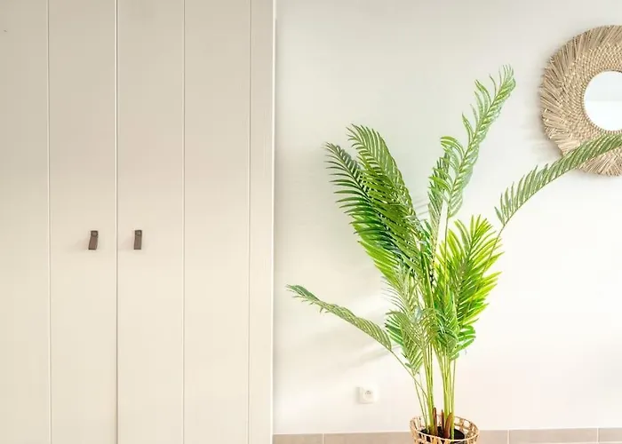 Family-friendly Beachside Retreat For 5 In 奥斯滕德